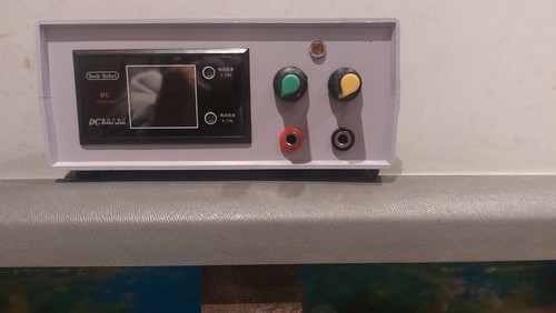 Alimentatore da banco - -,